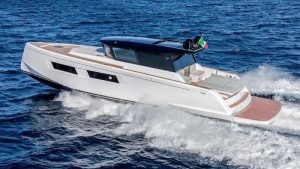 Un test di motoscafo nella recensione di barche