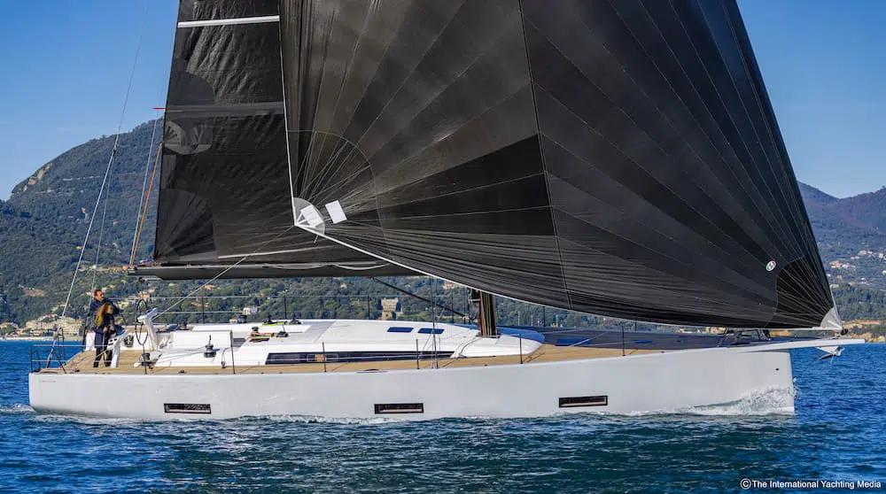 Prova in mare dell'Ice Yachts 54
