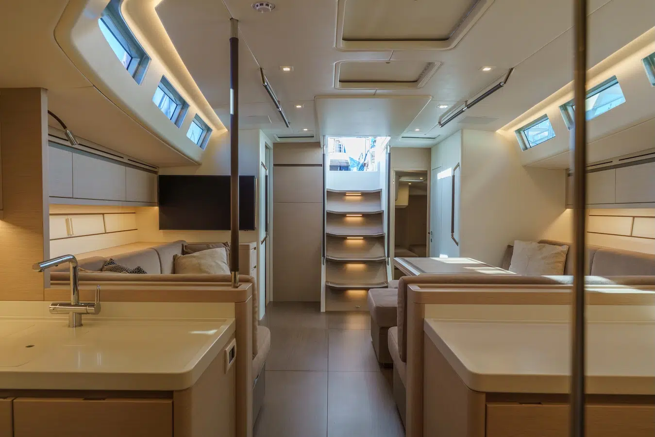 Ice 64 Explorer interior