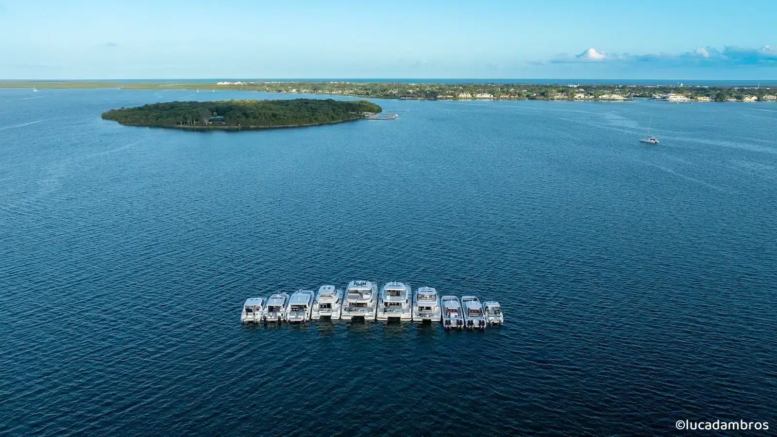 Aquila-Power-Catamarans-2