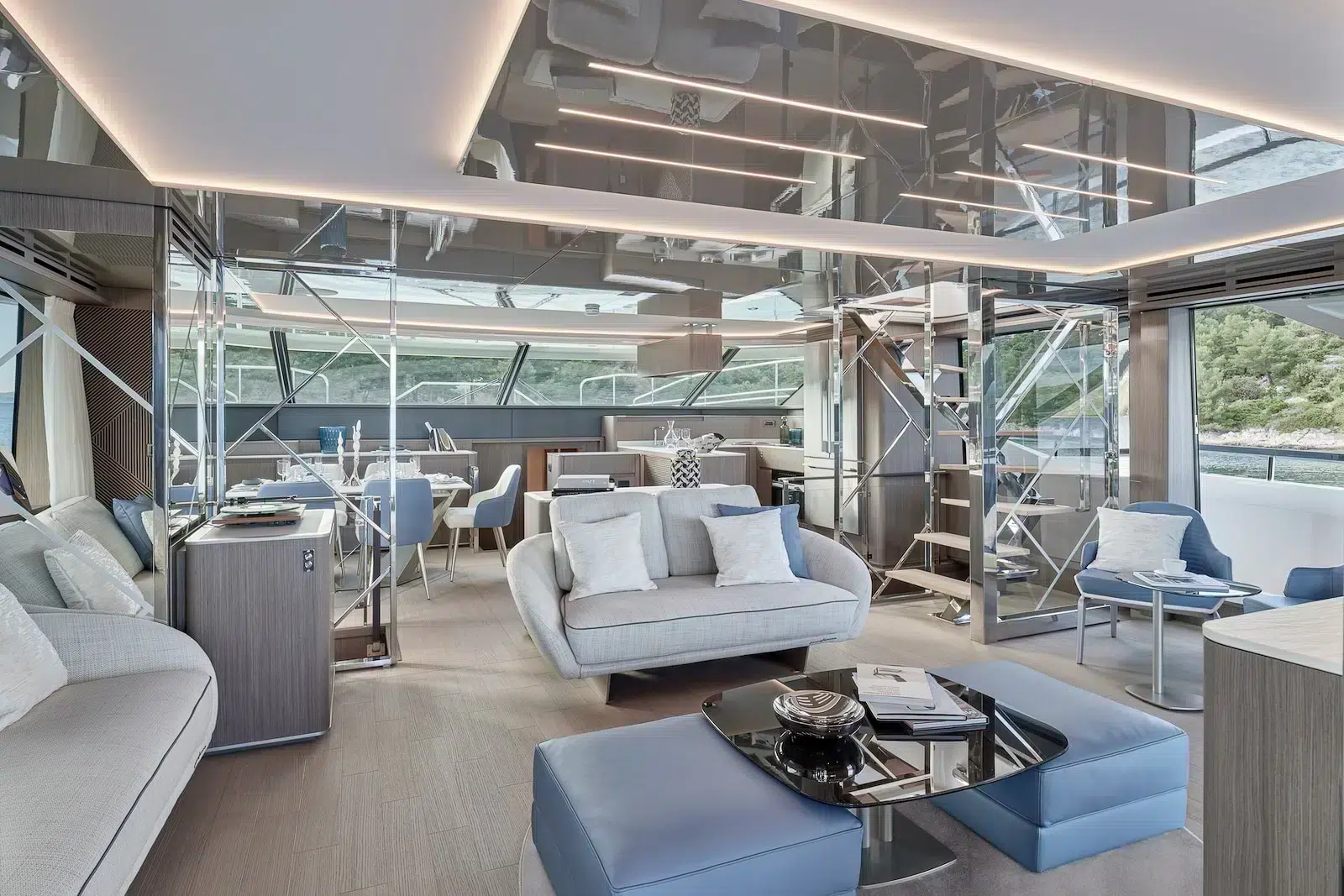 PRESTIGE-M8-main-deck-to-the-bow-1