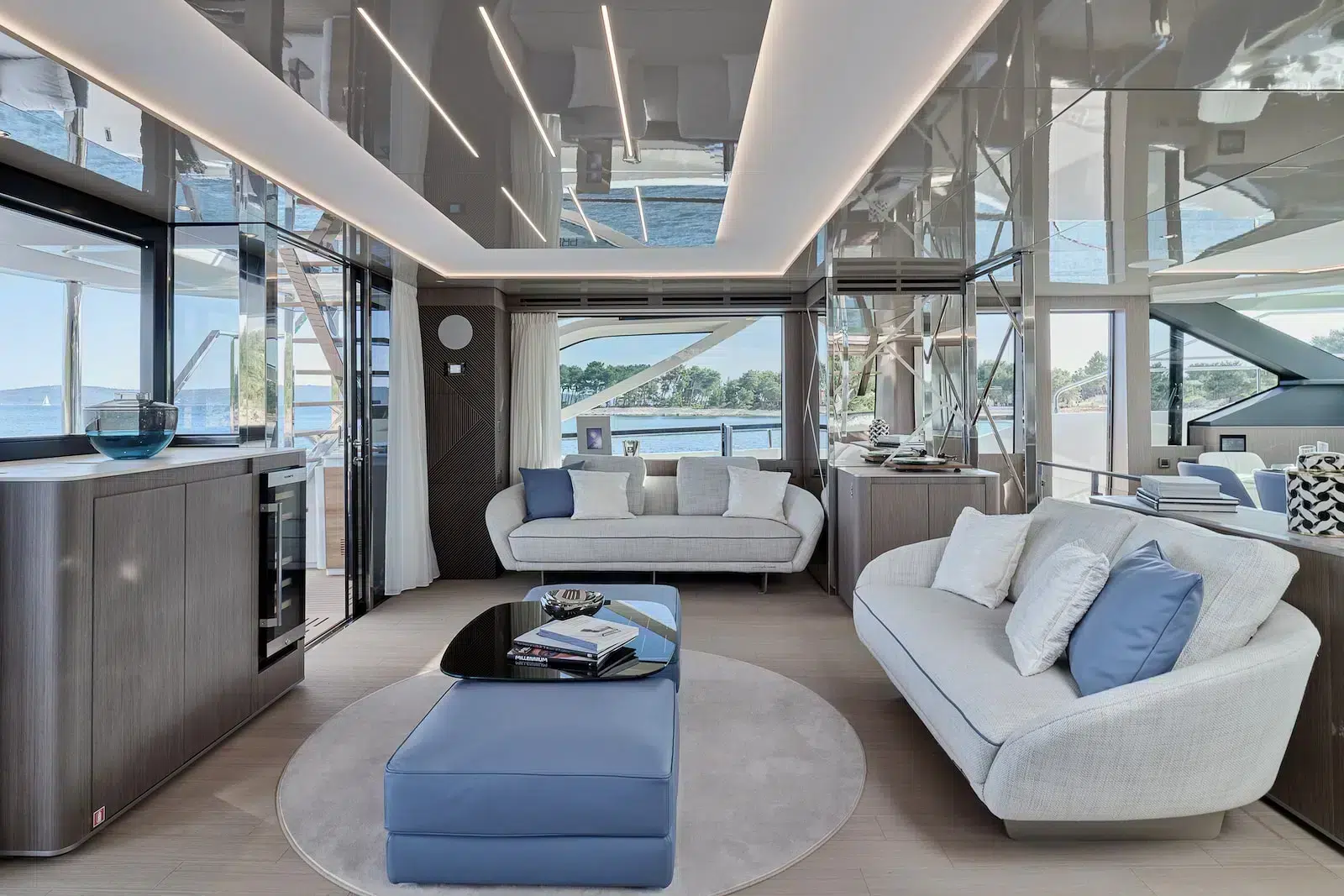 PRESTIGE-M8-saloon-1