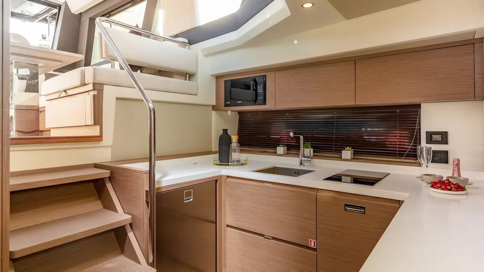 Pardo-GT52-Galley-down