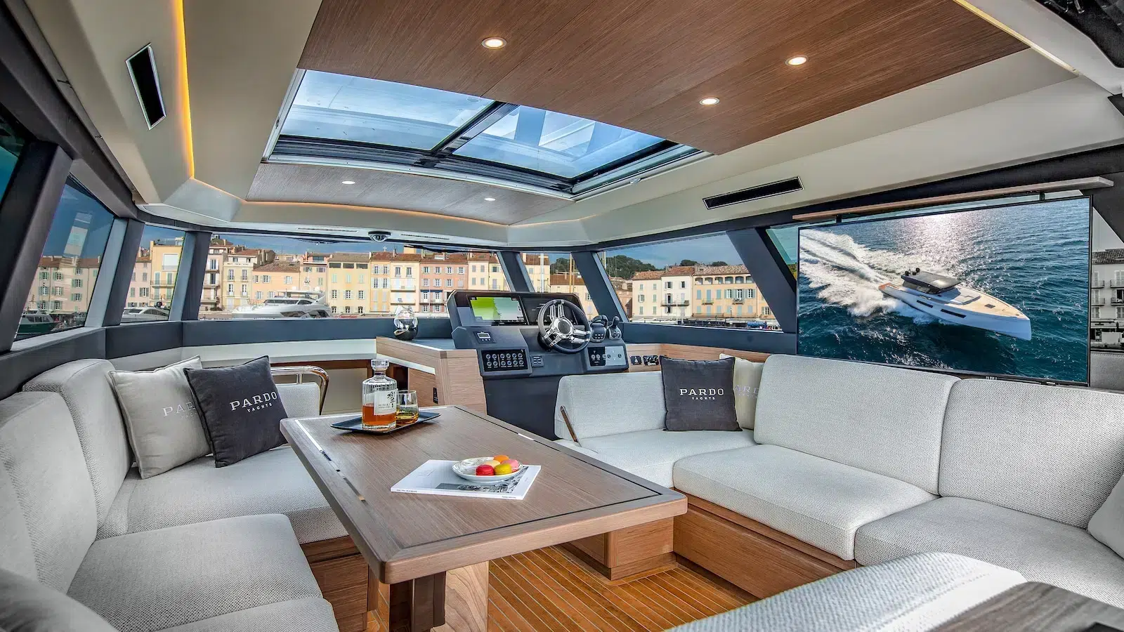 Pardo-GT52-Main-deck