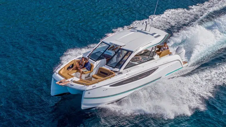 Jeanneau TH38 boat test at full speed