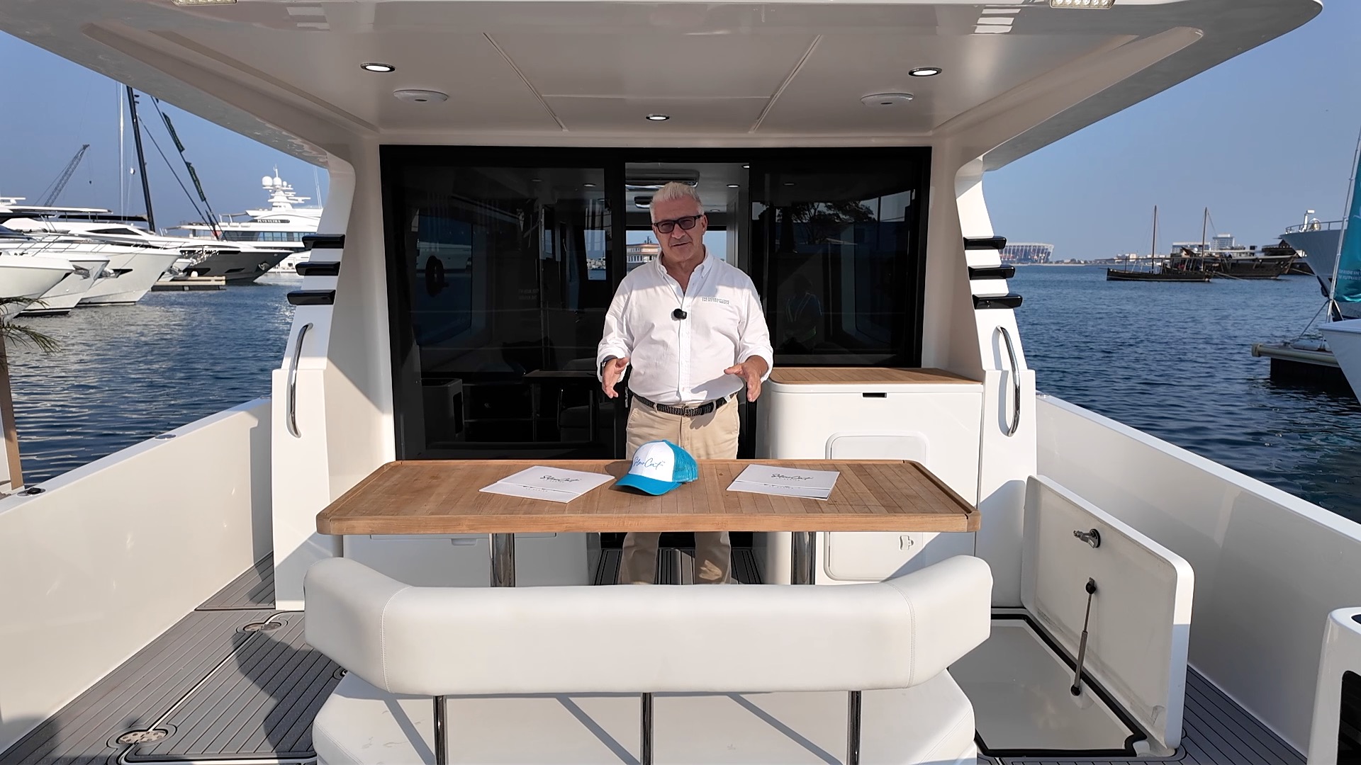 Silvercat 40 LUX exteriors