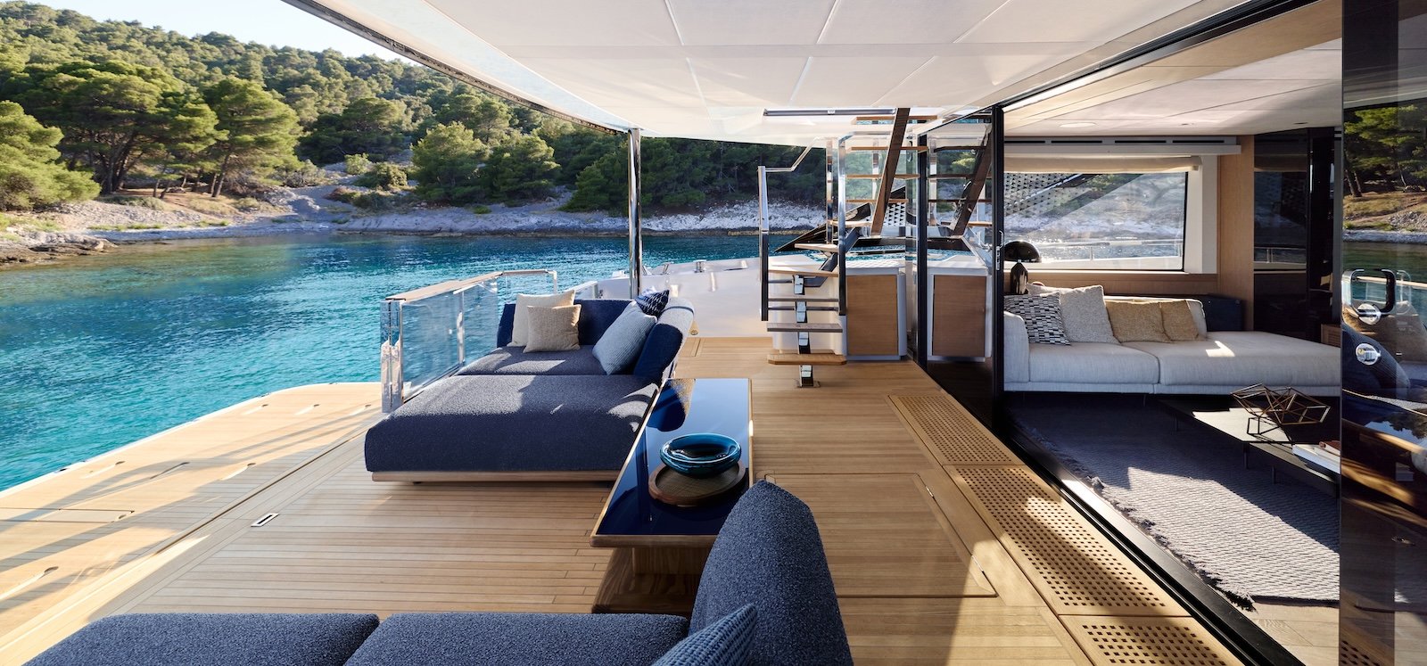 MAIN DECK EXTERIOR